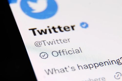 Twitter 'quay xe', ngừng bán tick xanh