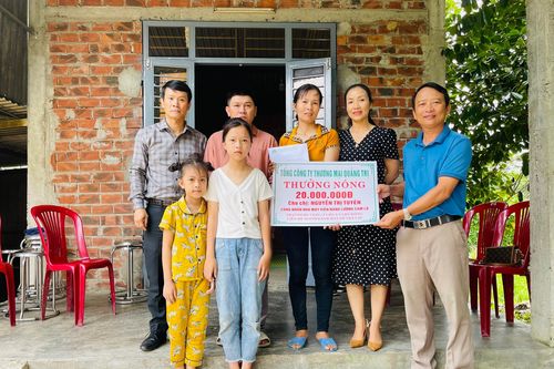 Quảng Trị: Nữ công nhân nhặt được vàng bên đường, tìm người đánh rơi để trả lại