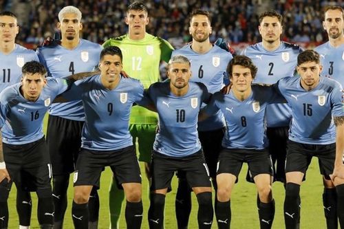 Uruguay mang hàng công lừng lẫy đến Qatar