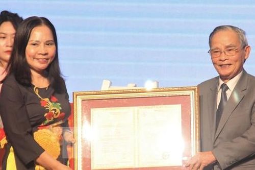 ĐH Duy Tân đón nhận Giấy chứng nhận kiểm định chất lượng giáo dục