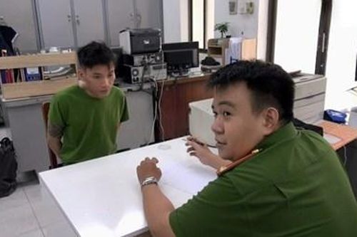 Tạm giữ nhóm đối tượng giật laptop của phóng viên khi đang tác nghiệp