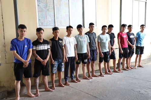 Bắt nhóm đối tượng dùng bom xăng, hung khí cố ý gây thương tích