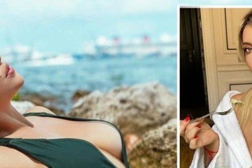 Wanda Nara lả lơi trên biển vắng