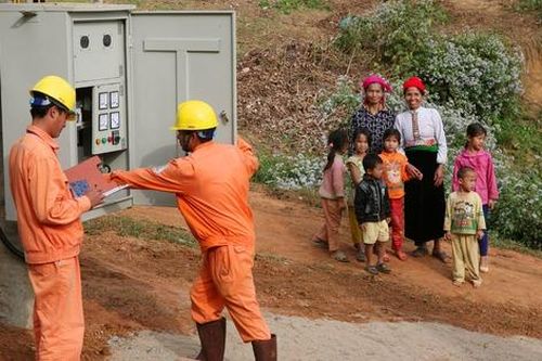 Điện về mang theo ánh sáng văn hóa, nâng cao đời sống người dân vùng khó