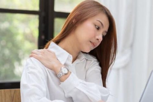 Thói quen độc hại không kém hút thuốc lá của hàng triệu người