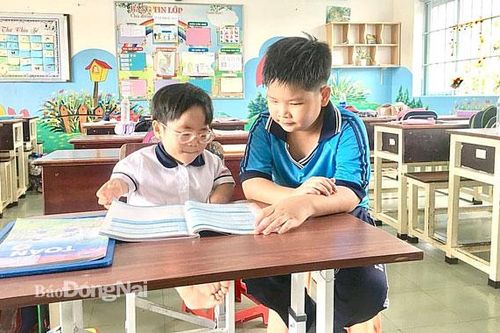 Hành trình đến trường của cậu học trò tí hon