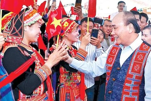 Chủ tịch Nước Nguyễn Xuân Phúc dự Ngày hội Đại đoàn kết toàn dân tộc tại huyện Phong Thổ, Lai Châu