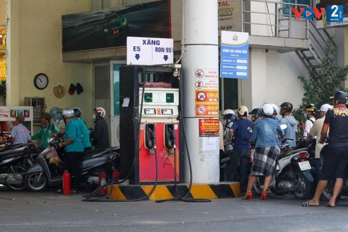 Bộ Tài chính tiếp tục đề nghị báo cáo chi phí nhập xăng dầu về Việt Nam