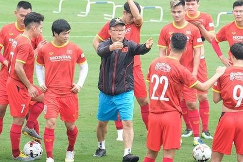 Chọn huấn luyện viên cho tuyển Việt Nam