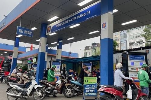 Hà Nội: Ưu tiên xăng dầu cho xe buýt hoạt động