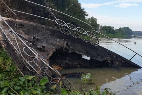 Trục vớt, ngăn vết dầu loang từ hiện trường du thuyền bị cháy