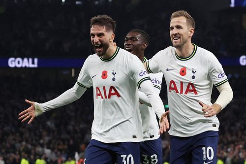 Tottenham giành 3 điểm trong trận cầu có 7 bàn thắng