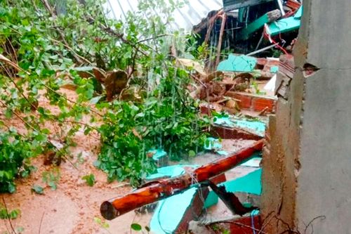 Núi lở giật sập nhà, hai người ở Phú Yên bị thương