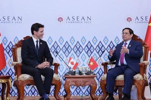 Thủ tướng Phạm Minh Chính gặp Thủ tướng Canada Justin Trudeau