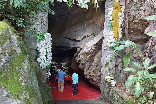 Thắm mãi con đường tuổi 20