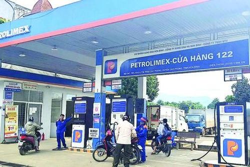 Mua bán xăng dầu ở phía Bắc: Nơi đông nghịt, chỗ vắng vẻ