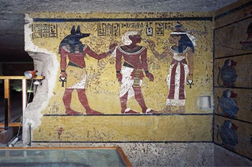15 kho báu 'vô giá' ngủ vùi trong lăng mộ vua Tutankhamun (2)