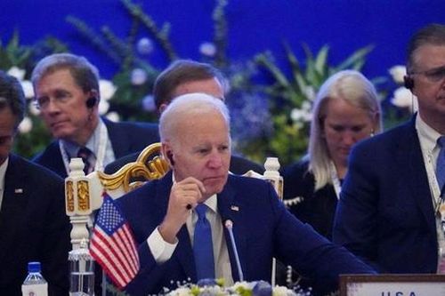 Tổng thống Mỹ Biden lắng nghe bài phát biểu của Ngoại trưởng Nga Lavrov
