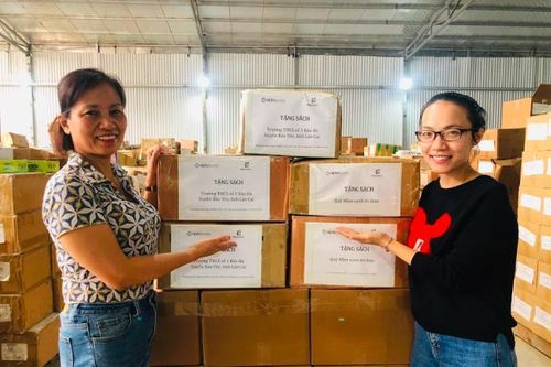 Tặng 10.000 cuốn sách cho 50 trường học