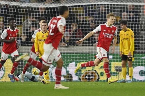 Odegaard chói sáng, Arsenal tiếp tục bay cao