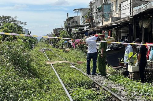 Thi thể đứt lìa chân nằm giữa đường tàu ở Bình Dương