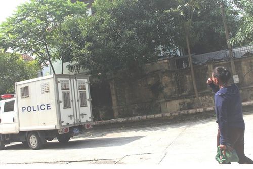 Vợ òa khóc khi chồng nhận án tử vì món tiền công 10 triệu đồng