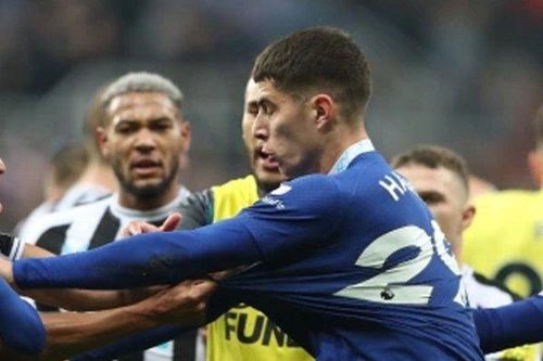 Havertz và hậu vệ Newcastle đòi tẩn nhau sau trận đấu
