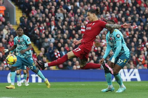 Nunez lập cú đúp, Liverpool áp sát MU