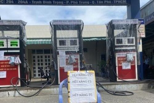 Quản lý thị trường kiểm tra hàng loạt cây xăng ở Tp.HCM