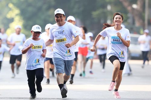 Học sinh, sinh viên Thủ đô tham gia giải chạy 'S-Race Hà Nội'