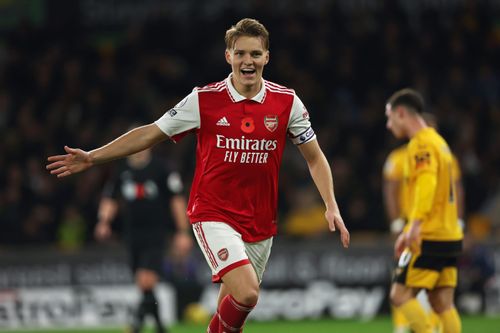 Thắng dễ Wolverhampton, Arsenal vững vàng trên ngôi đầu