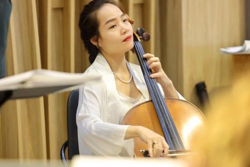 Cello Đinh Hoài Xuân hăng say tập luyện cho đêm diễn 'Cello Fundamento Concert 6–Oceana'