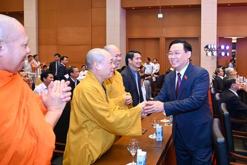 Chủ tịch Quốc hội gặp mặt đại biểu Quốc hội là người dân tộc thiểu số, nhân sĩ trí thức, chức sắc tôn giáo và nhà giáo