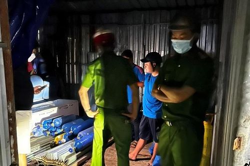 Đà Nẵng, phát hiện kho cất giấu số lượng lớn bình khí cười