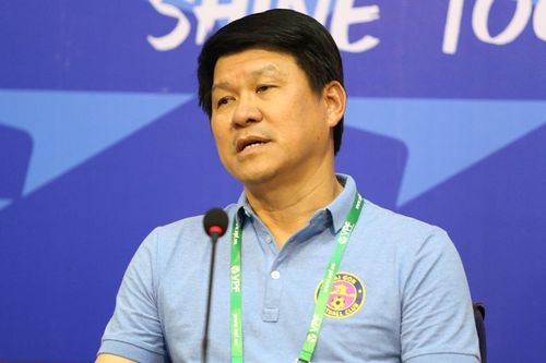 Huấn luyện viên CLB TPHCM muốn giữ lại Lee Nguyễn