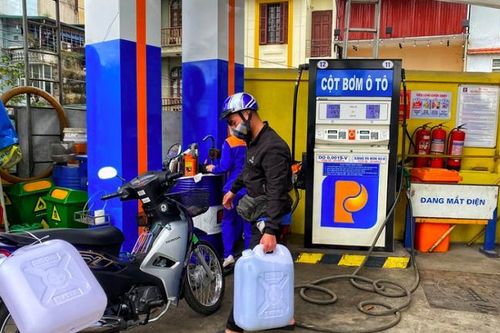 Cảnh báo việc người dân mua xăng dầu tích trữ trái phép