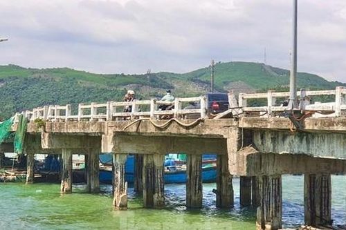 Nín thở đi qua cây cầu… chờ sập ở Quảng Ngãi