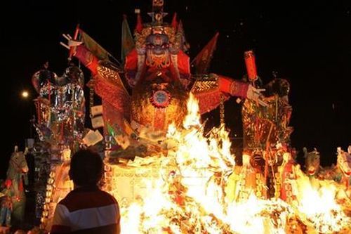 Thắp hương, đốt vàng mã không đúng nơi quy định tại lễ hội có thể bị phạt 1 triệu đồng