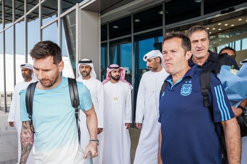Messi và dàn sao Argentina bay sang UAE hội quân
