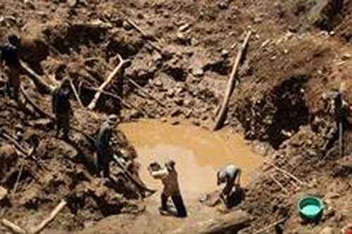 Ít nhất 15 người nghi bị mắc kẹt trọng vụ sập mỏ đá tại Ấn Độ