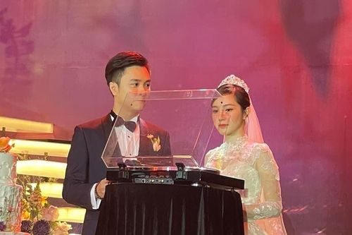 Loạt ảnh hiếm hoi trong hôn lễ của 'thánh nữ bolero' Jang Mi