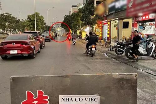 Dựng rạp cưới giữa đường, gia chủ còn dán tờ thông báo khiến ai nấy đọc lên cũng 'tức anh ách'