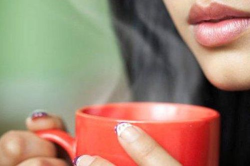 Một kiểu uống nước đã bị WHO cảnh báo rằng có khả năng gây ung thư