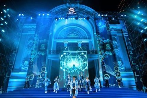 Ra mắt bộ thời trang khởi động mùa lễ hội cuối năm