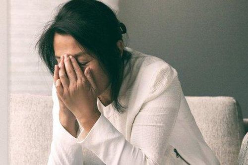 Thái độ của mẹ chồng khi con dâu phải ngồi xe lăn