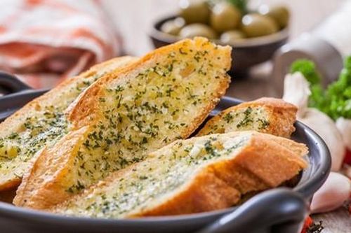 Cách chế biến bánh mì bơ tỏi thơm phức cực ngon