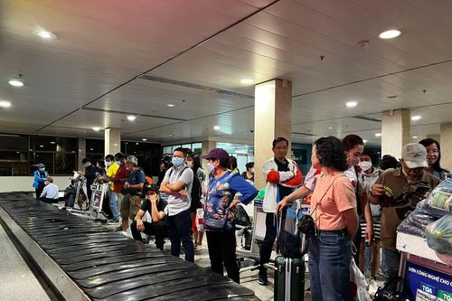 Khách mòn mỏi đợi hành lý tại Tân Sơn Nhất: Nguyên nhân hàng đầu do phục vụ mặt đất