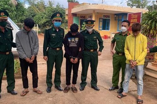 Bất ngờ chỗ giấu ma túy của 'tay buôn' 19 tuổi