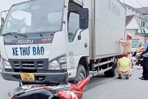 Cụ ông tử vong sau khi va chạm với xe thư báo