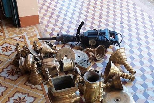 Bắt hai đối tượng trộm 3 bộ lư thờ tự bằng đồng